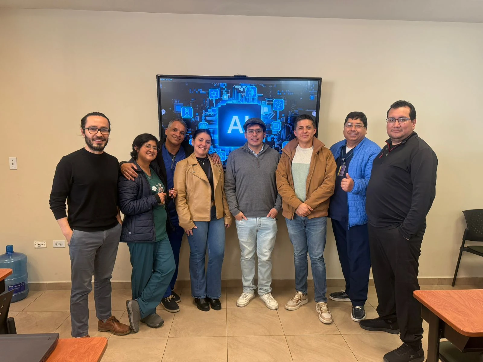 Sesión de capacitación en IA para organizaciones, impartida por Artificial Peaks